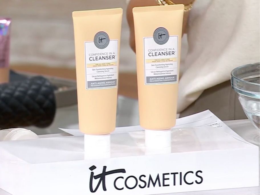2 Tubes of It Cosmetics Confidence in a Cleanser