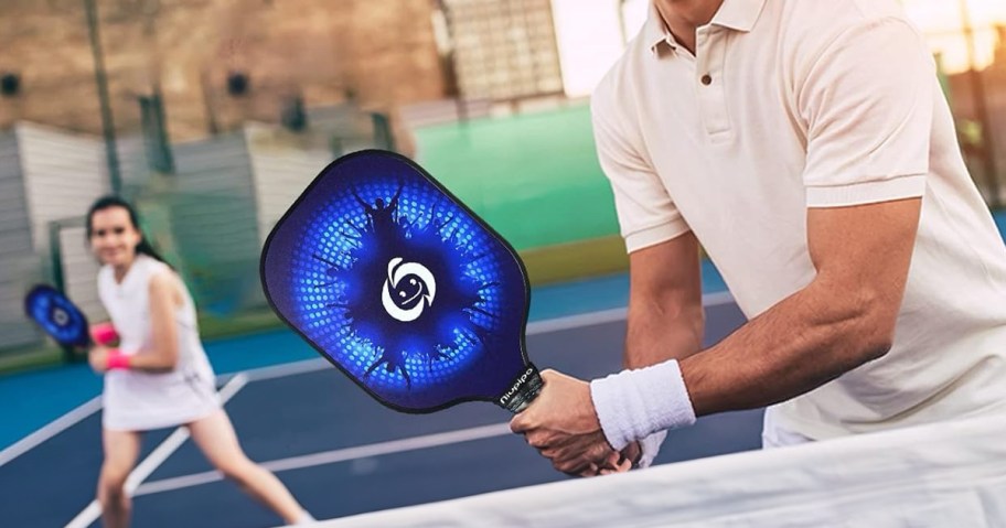 Man using Niupipo Pickleball Sets on a court