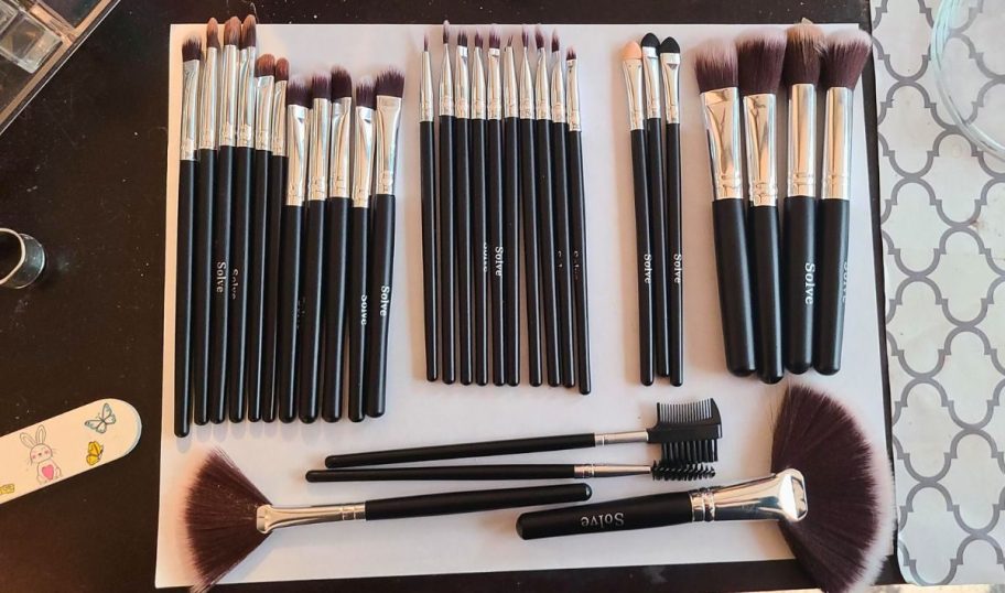 Huge 32-Piece Makeup Brush Set Only $6.99 on Amazon | 7,200 5-Star Reviews