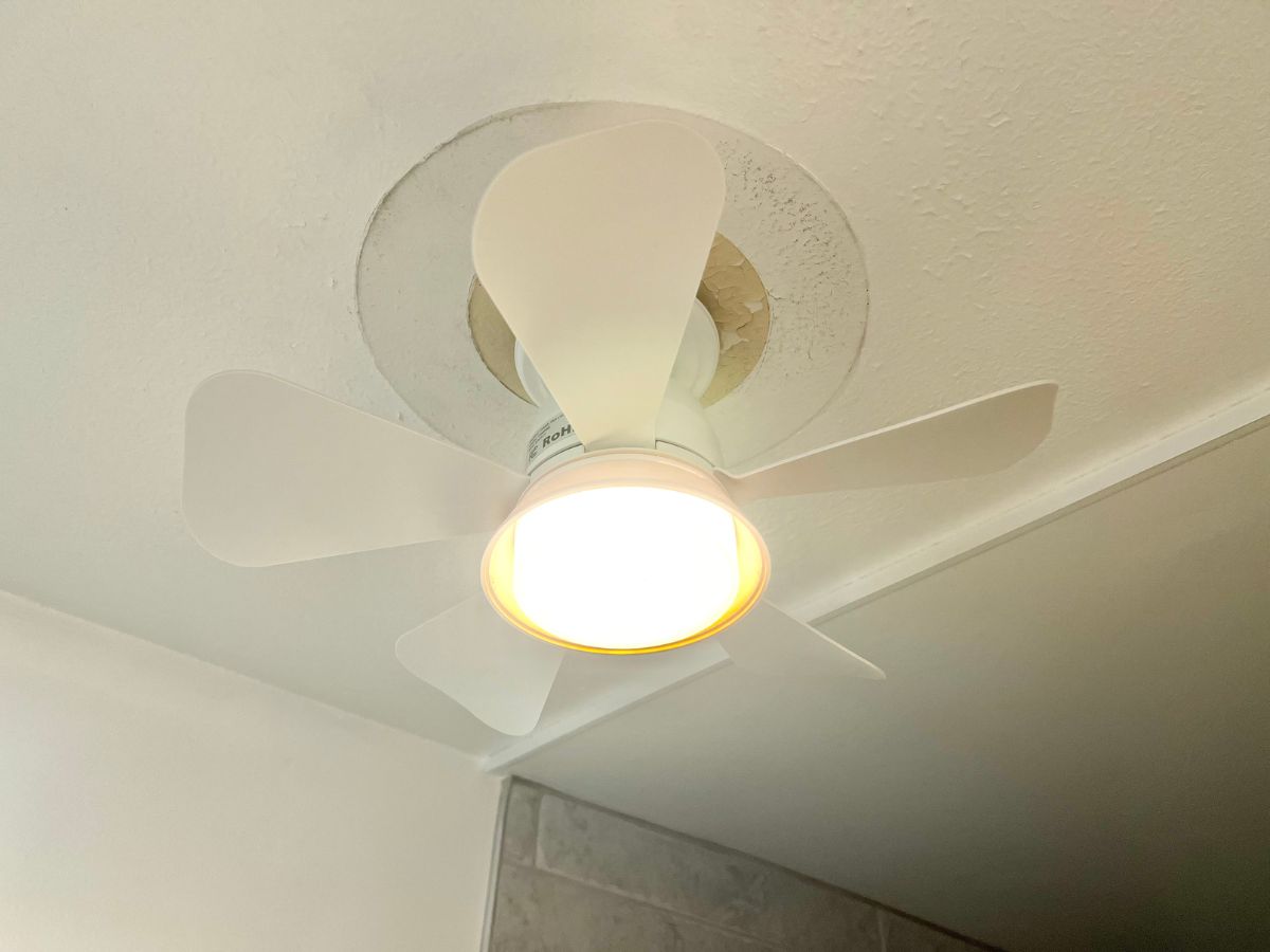 Socket Ceiling Fan Only $24.99 on Amazon (Reg. $54.99) | Plugs Into Existing Light Socket