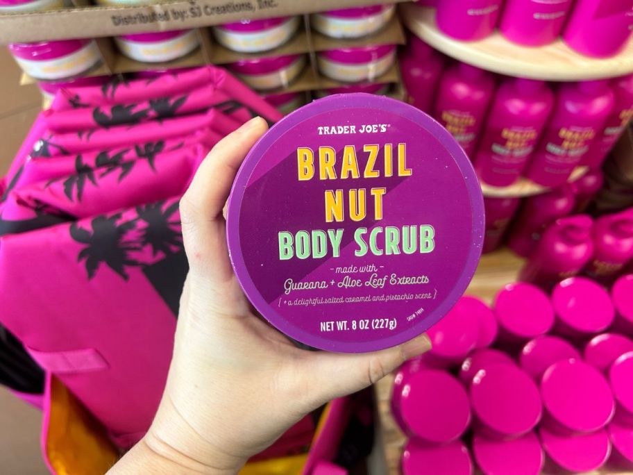 Trader-Joes-Brazil-Nut-Body-Scrub لقد عادت منتجات الجسم من الجوز البرازيلي من Trader Joe (تبدو رائحتها تمامًا مثل رائحة سول دي جانيرو!)