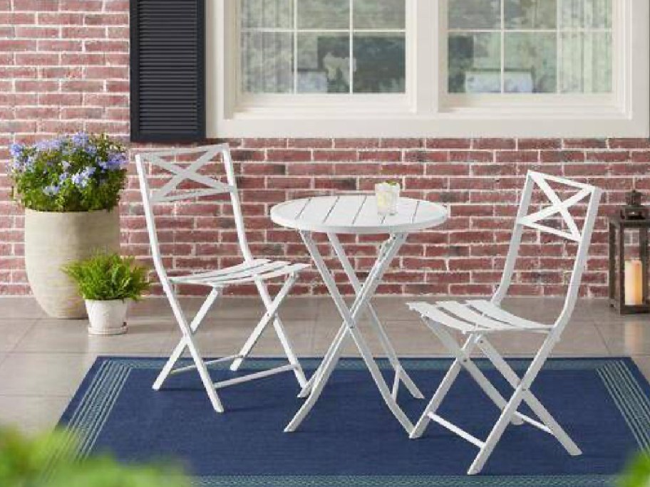 bistro seating in white