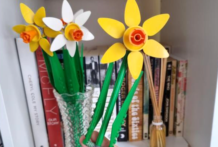 lego daffodils set in vase