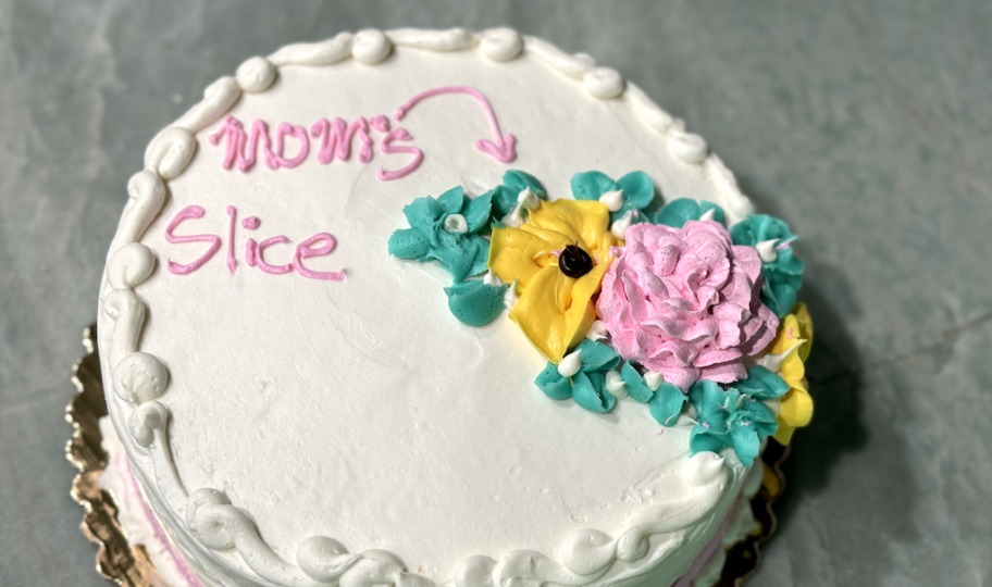 Mom's cake slice 
