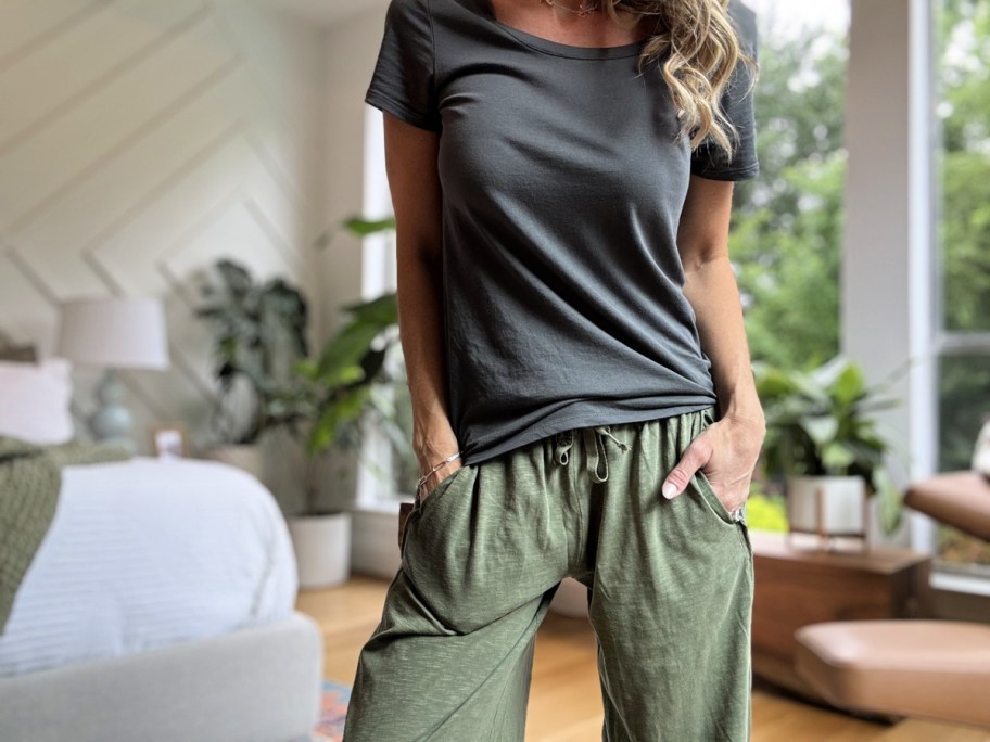 woman wearing a gray quince basic tee
