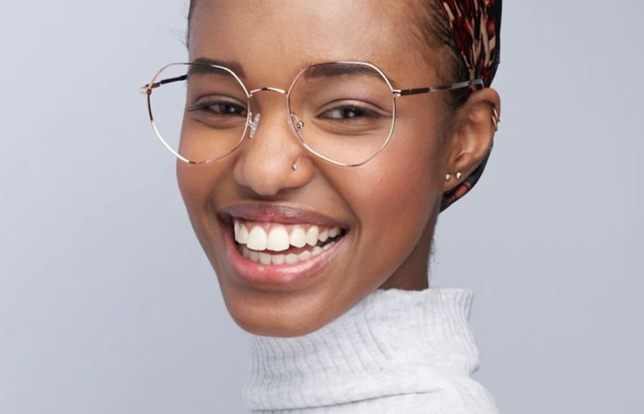 woman wearing kits glasses 