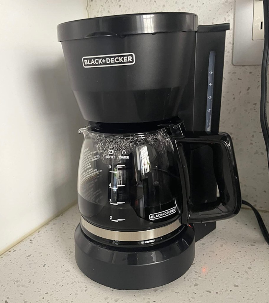 black and decker coffee pot on countertop