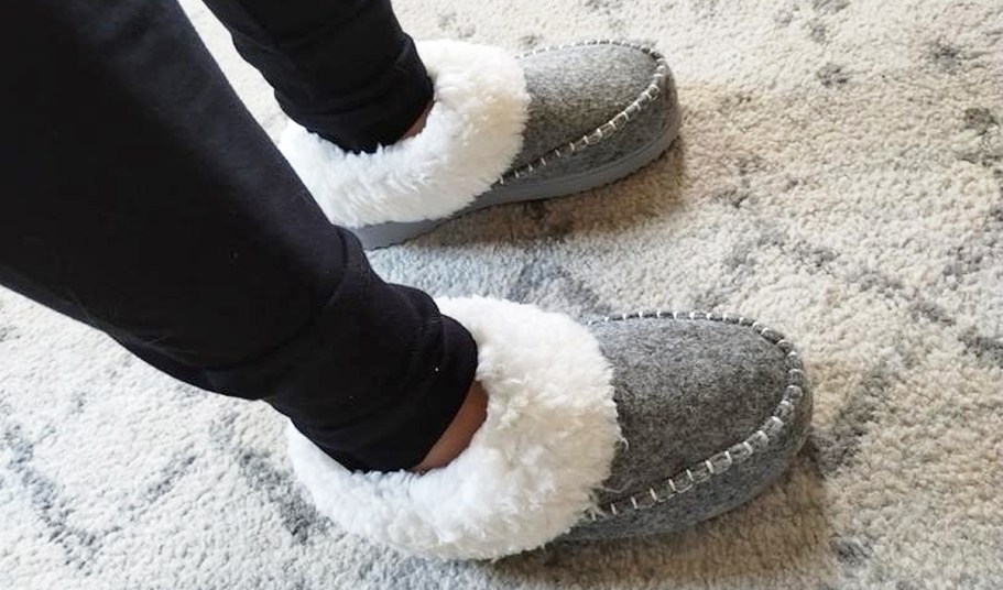 Dearfoams Women’s Felted Clog Slippers Just $17.99 Shipped (Regularly $40+)