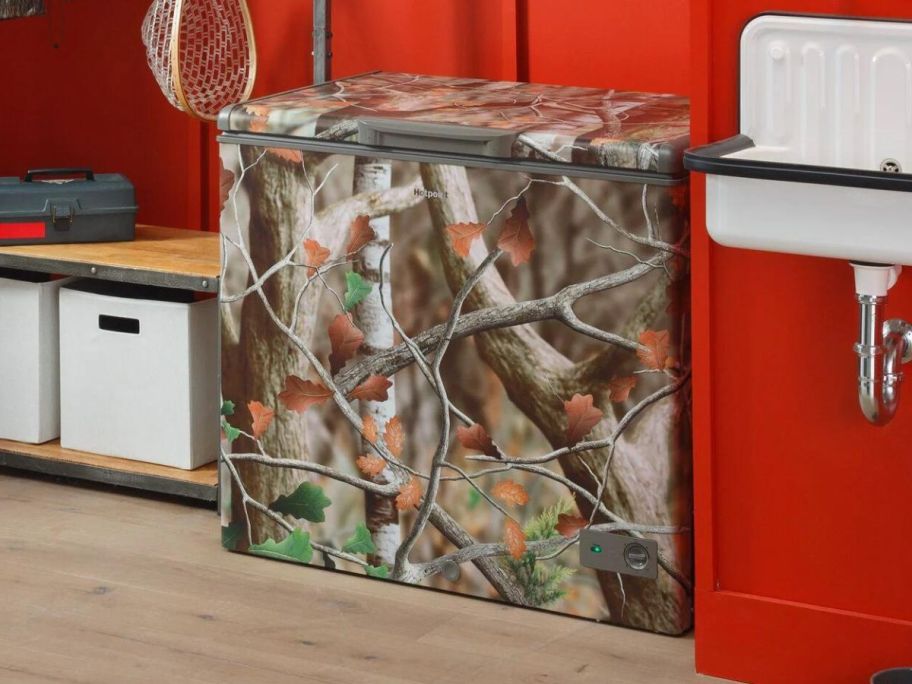 Hotpoint 8.8-cu ft Manual Defrost Chest Freezer in Camouflage in rec room