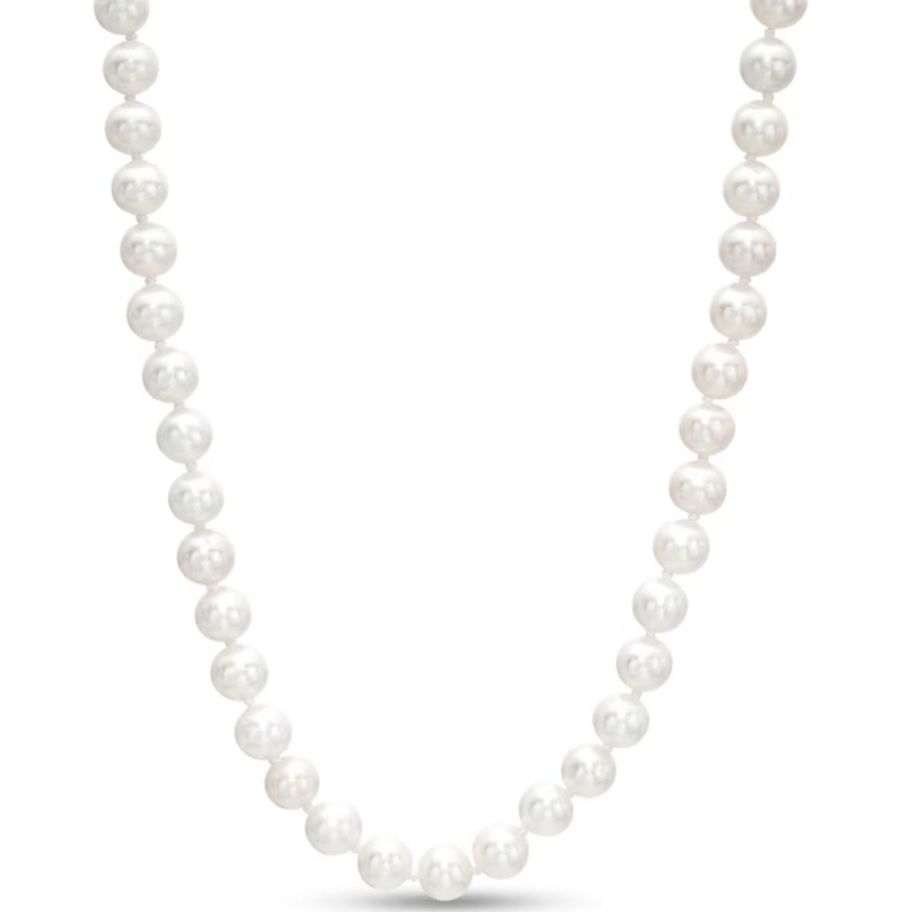 a strand of cultured freshwater pearls