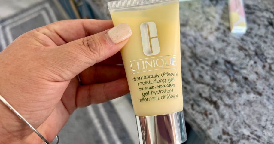 hand holding clinique dramatically different moisturizing gel mini