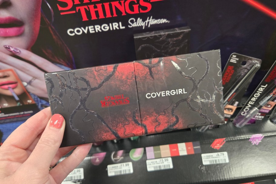 hand holding eyeshadow palette