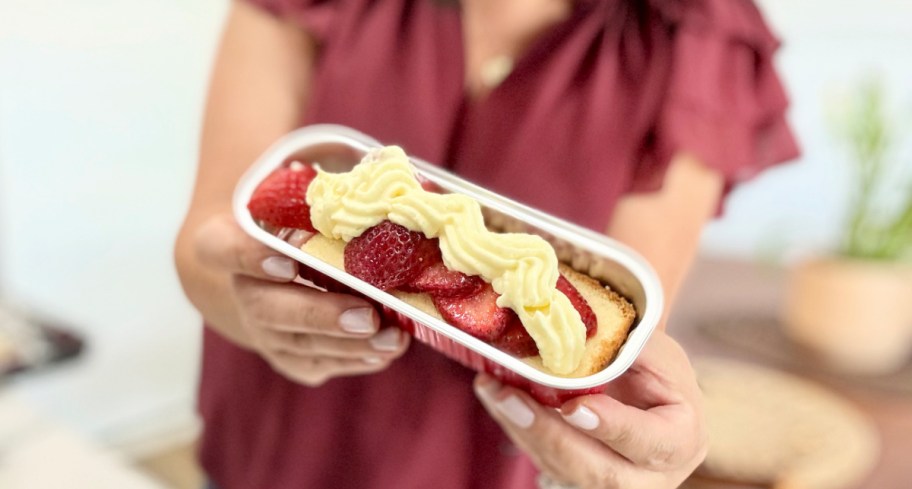 easy strawberry shortcake in a tin dessert 