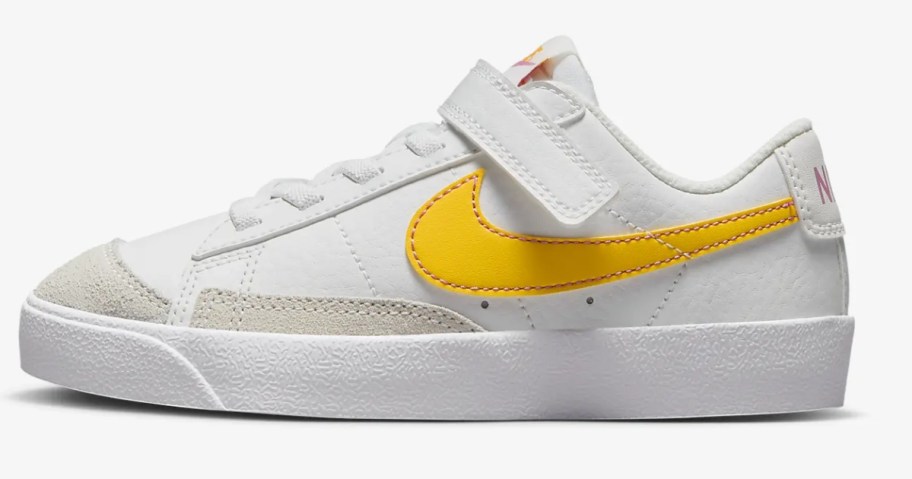 kid's Nike blazer low shoes in white with yellow accents