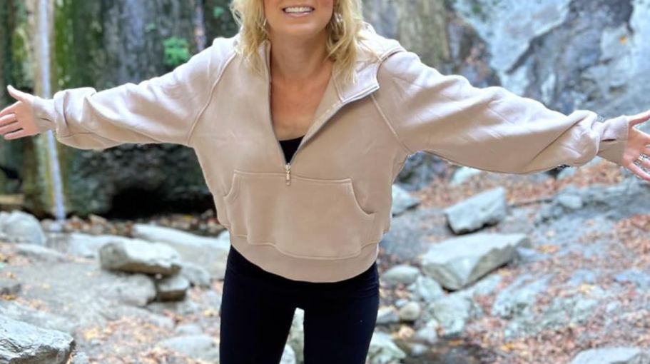 Women’s Cropped Hoodie Only $13.95 on Amazon (Regularly $43) | Over 1,200 5-Star Reviews