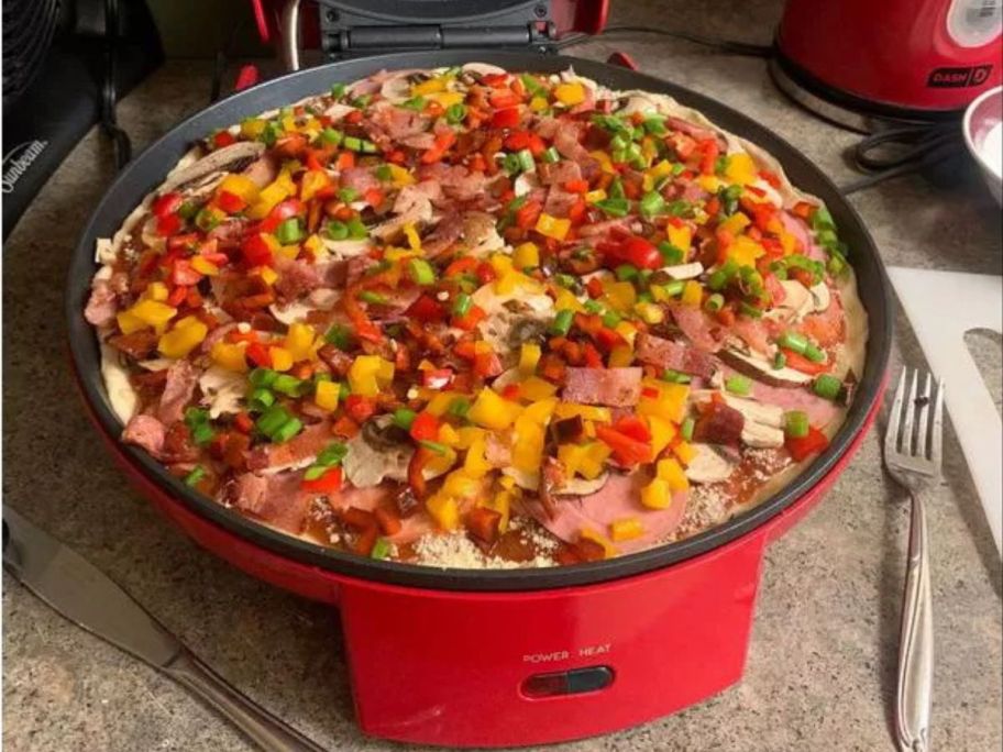 Dash Pizza Griddle with Pizza