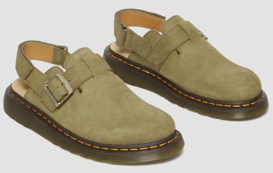 Dr.-Martens-Jorge-II-Tumbled-Nubuck-Slingback-Mules دكتور مارتنز ميولز لجميع أفراد الأسرة بسعر يبدأ من 42.80 دولارًا أمريكيًا