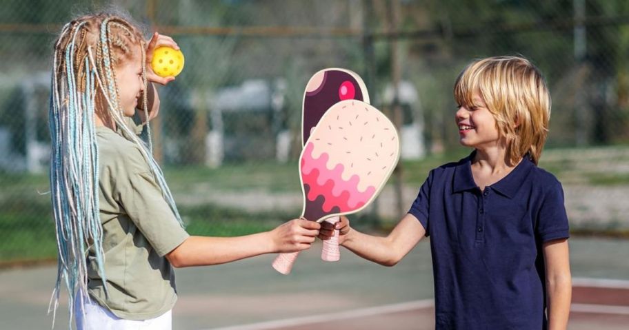 kids playing with Eliwdshen Wood Pickleball Set on court