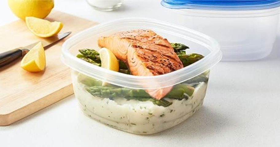 Glad Medium Rectangle 24oz Food Storage Container with salmon in it