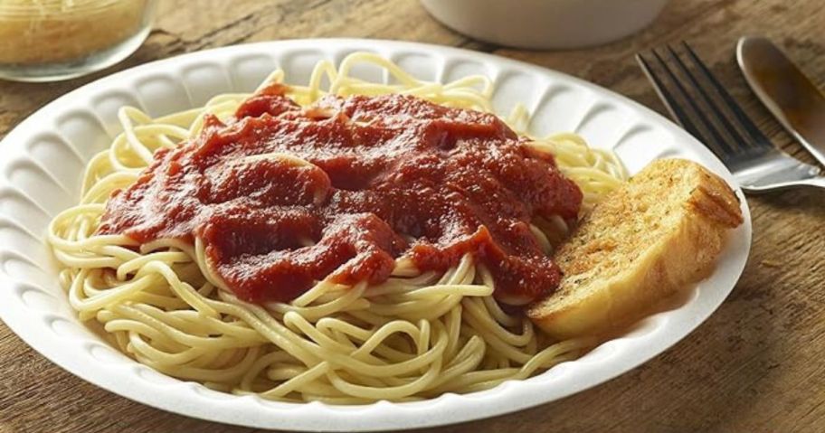 Hefty Everyday 9-Inch Foam Plate with spaghetti on it