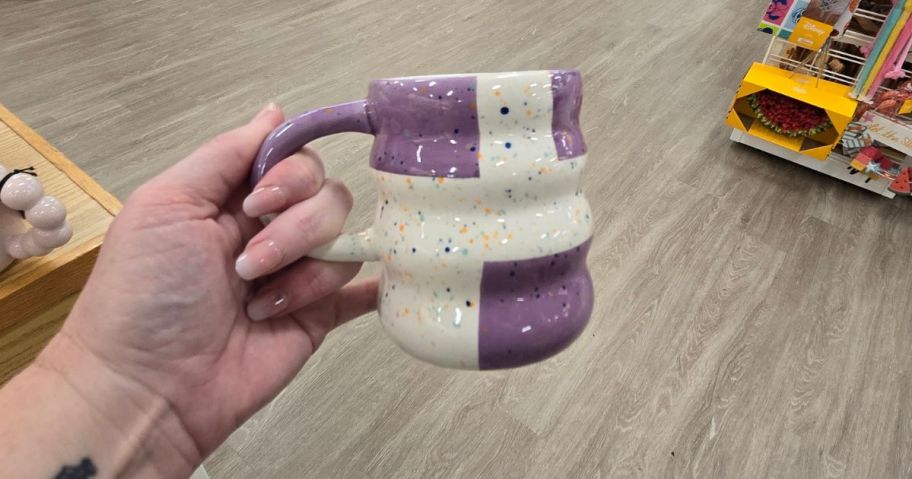 Kohls Coffee Mug in white and purple