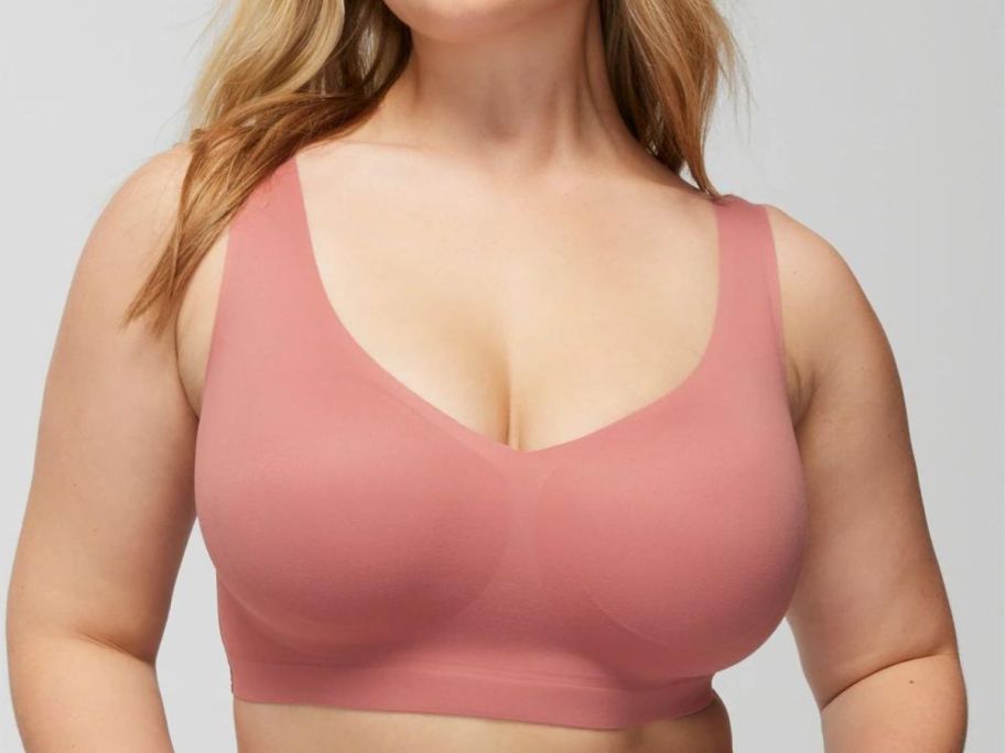 Woman wearing a Soma Enbliss Bralette