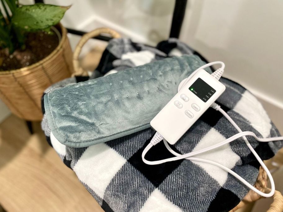 Stinaolt Heating Pad from Amazon sitting on a blanket