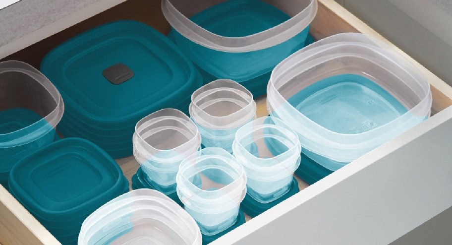 rubbermaid tupperware with tops on the bottom