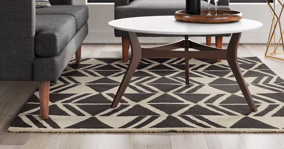 white and black triangle rug 