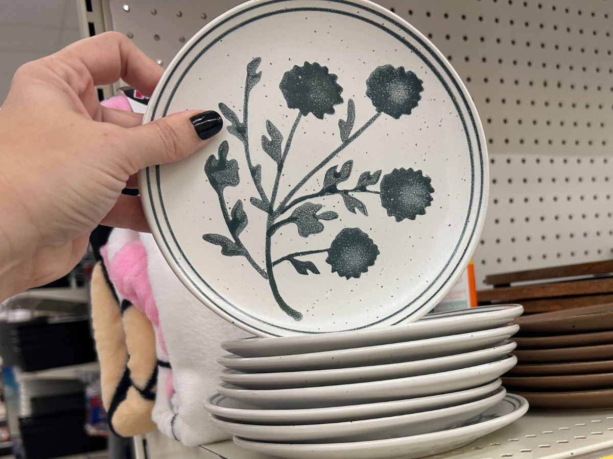 Target Clearance – Up to 70% Off Threshold Dinnerware (Plates Just 90¢!)