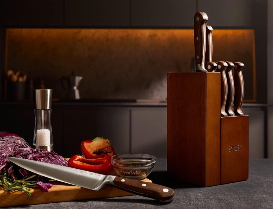 A knife block set from chicago cutlery