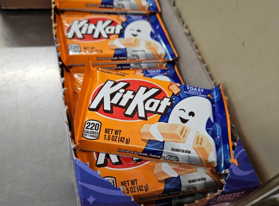 Halloween-Candy-Ghost-Toast-Kit-Kat-Bars حلوى هيرشي الهالوين الجديدة لعام 2024 | مسار ريس المستذئب، كيت كات جوست توست + المزيد