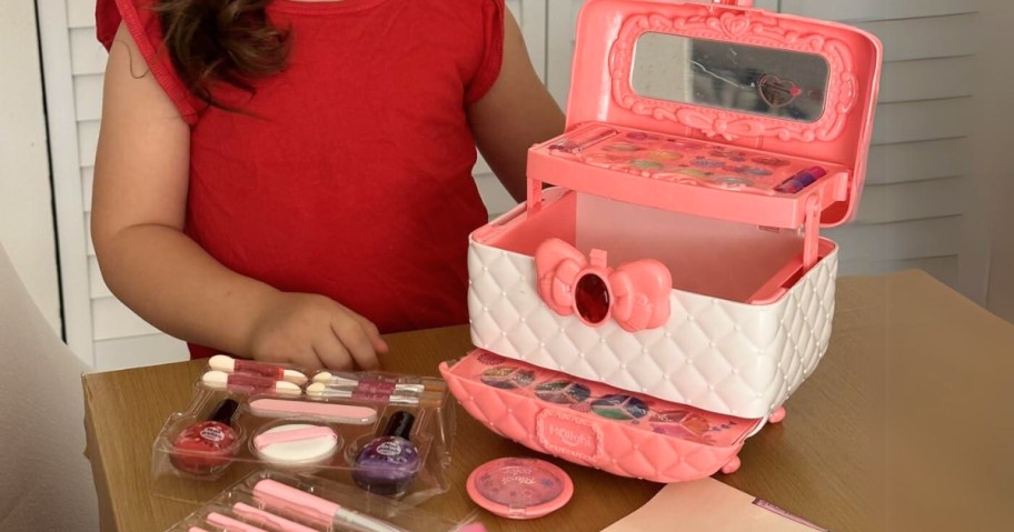 Kids 58-Piece Makeup Kit w/ Case Just $14.98 on Amazon | Over 7,600 5-Star Reviews!