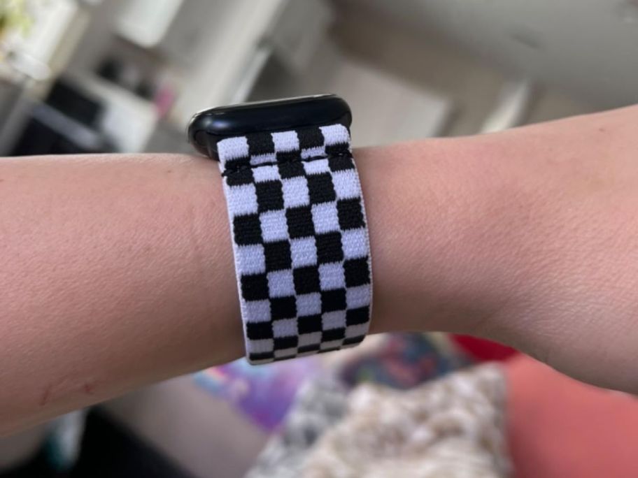 Miterv Stretchy Apple Watch Compatible Band on wrist