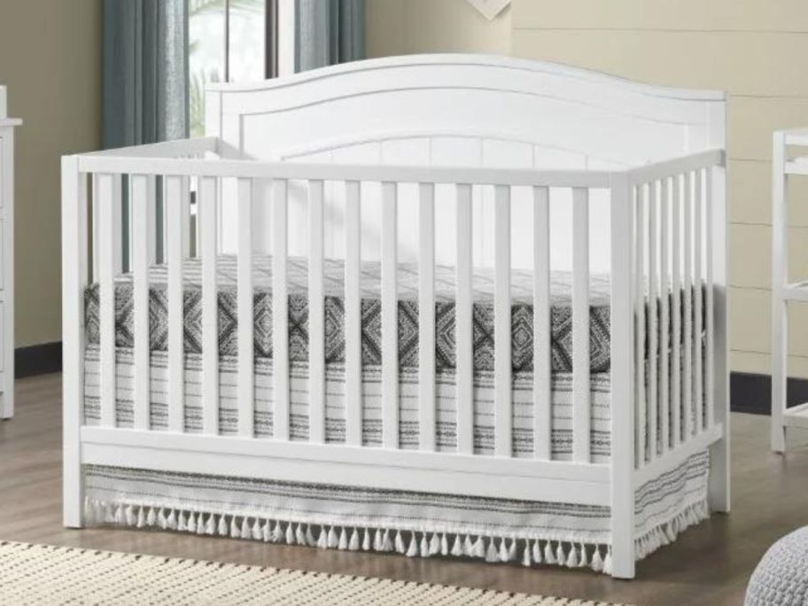 An Oxford Baby North Bay 4-in-1 Convertible Crib