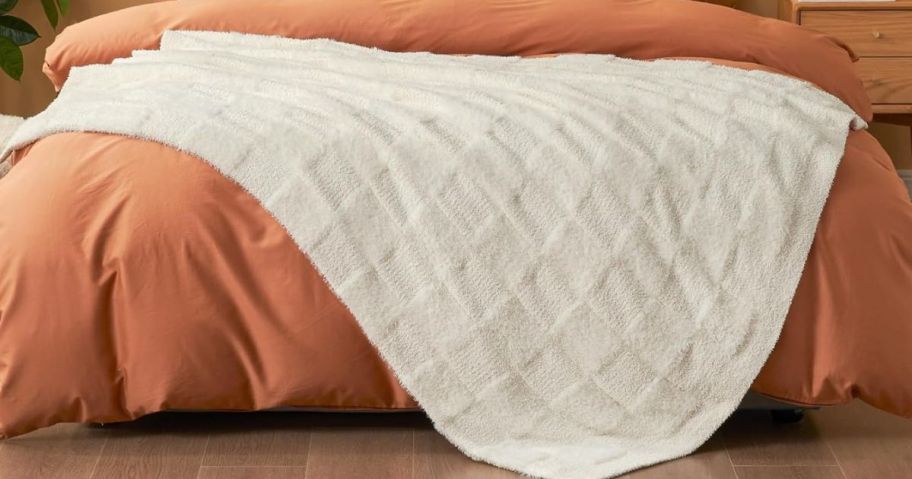 A white blanket on a bed