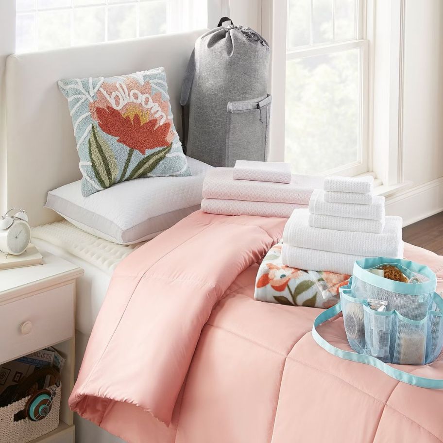 dorm-room-bundles خصم يصل إلى 75% على أساسيات غرفة النوم JCPenney |  مجموعة المسكن في حقيبة تبدأ من 44.99 دولارًا (160 دولارًا قياسيًا)