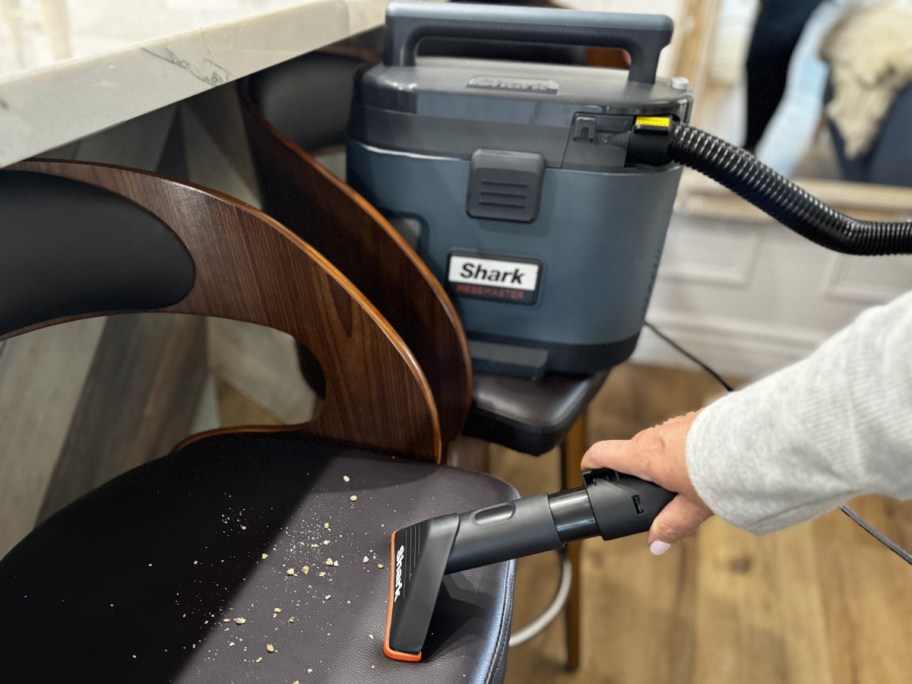 Chair cleaning by Shark Scalpel Master