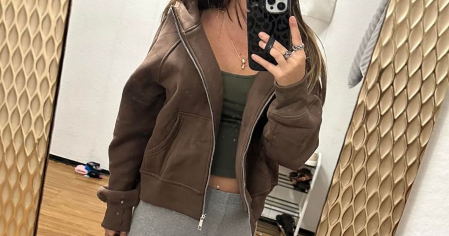 girl wearing AUTOMET Women's Zip-Up Fleece Hoodie taking selfie