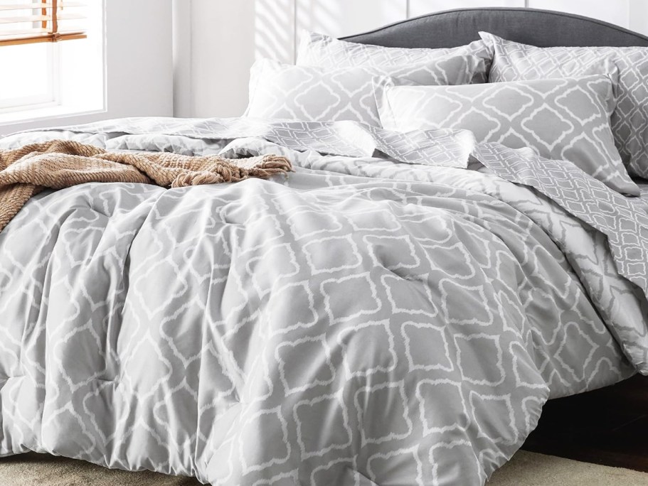 Complete 7-Piece Bedding Sets from $24.99 Shipped on Amazon (Regularly $60)