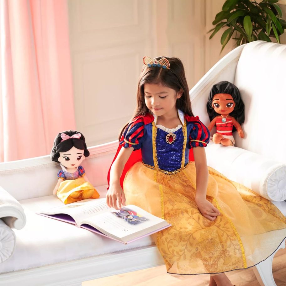 a little girl in a snow white costumw
