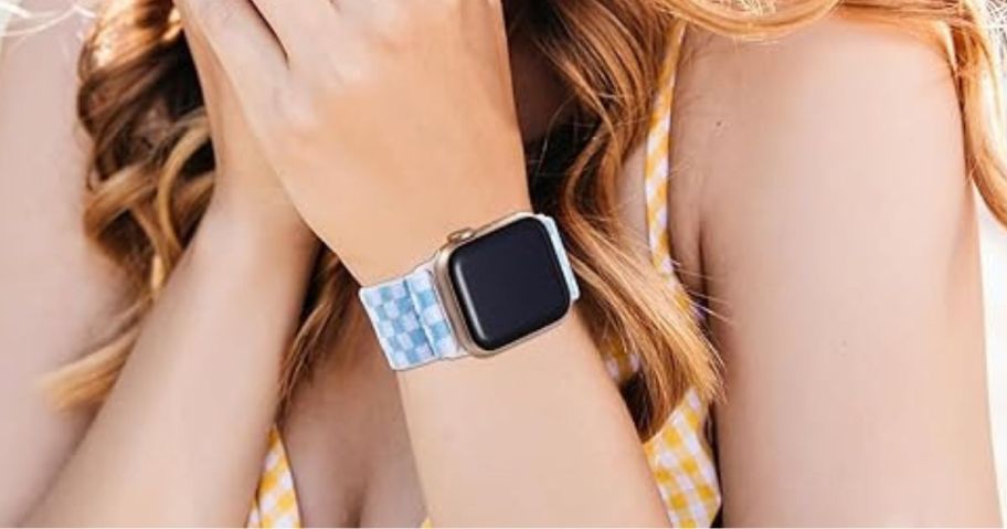 girl wearing Miterv Stretchy Apple Watch Compatible Band