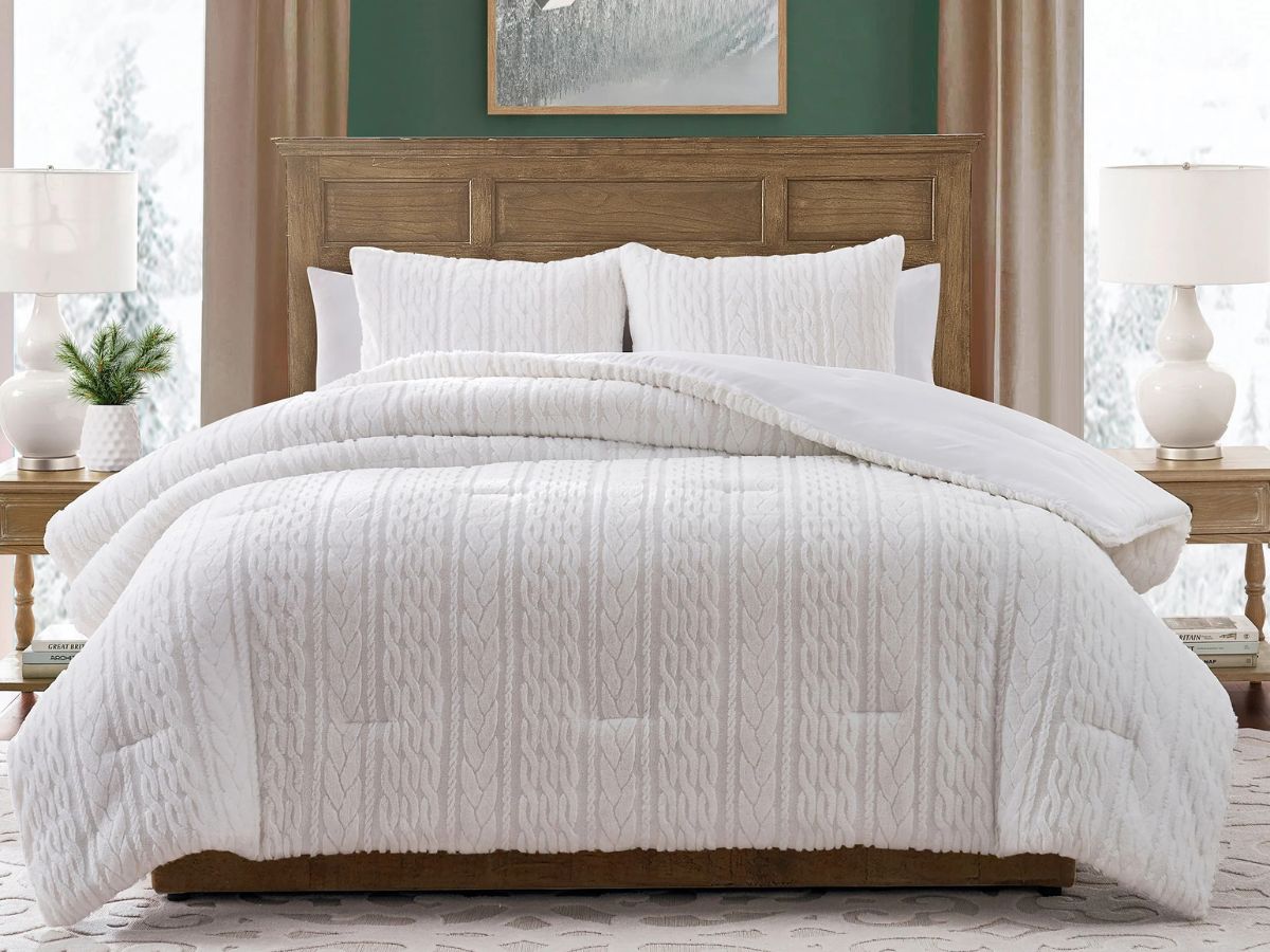 Queen AND King Faux Fur 3-Piece Bedding Sets ONLY $32.98 on Walmart.com