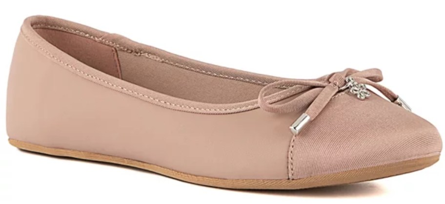 women's light pink ballet style flat shoe