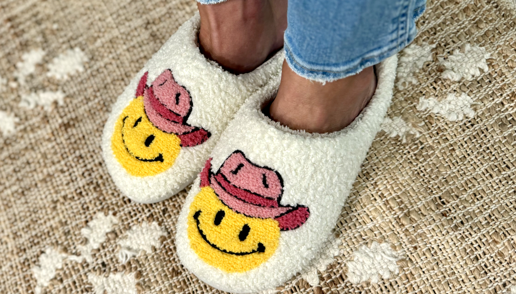 *HOT* Women’s Graphic Slippers from $5 on Walmart.com (Regularly $30)