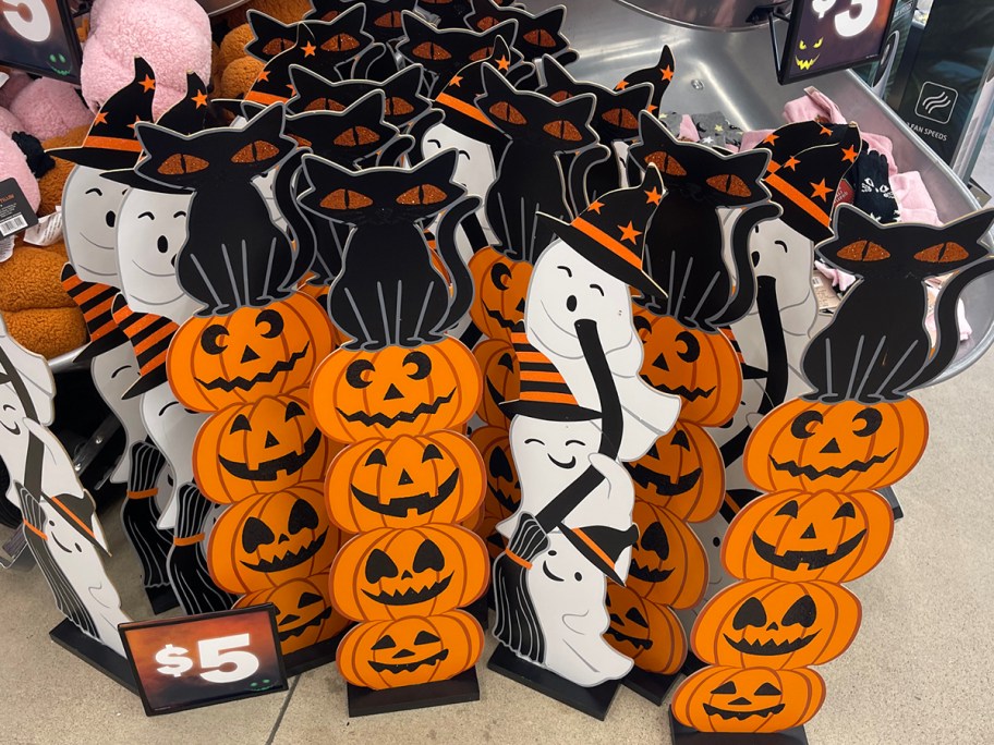 pumpkin and ghost wood totems