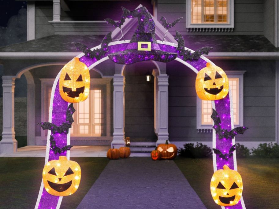 halloween pumpkin arch in front of house