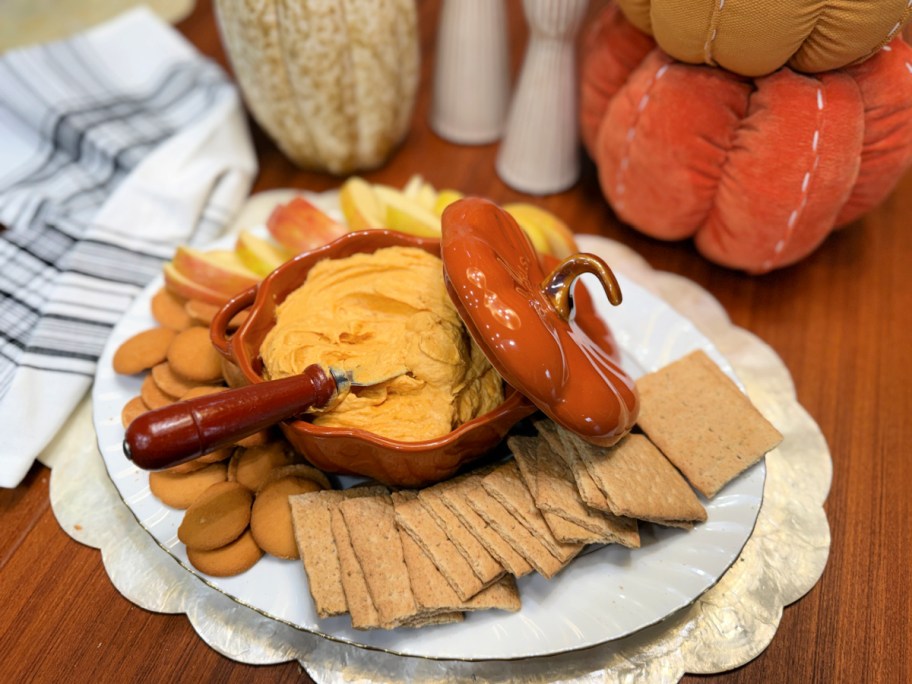 pumpkin dip with cookie and apple dippers
