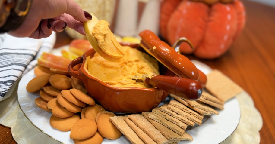 pumpkin pie dip with apple dipper (1)
