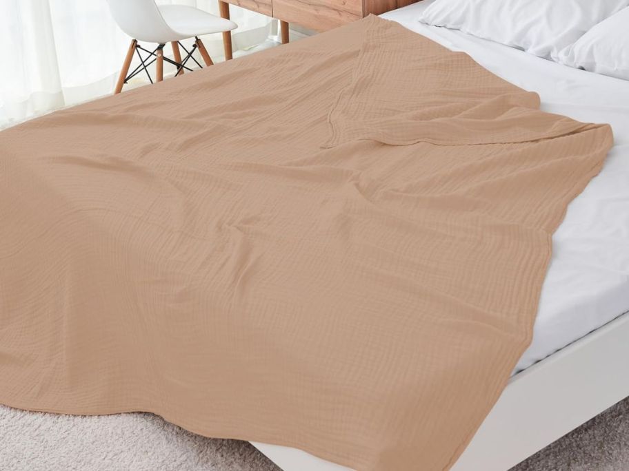 Cosy Family 4-Layer Muslin Bed Blanket on bed